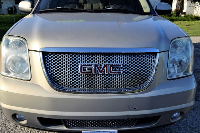 concession-ST JEAN CAP FERRAT-min_gmc-yukon-truck-grill-2828425